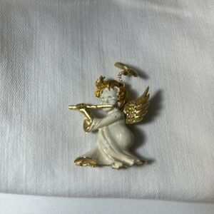 WEISS Co Enamel Angel‎ Trembler Halo Playing Flute Vintage Pin 1251